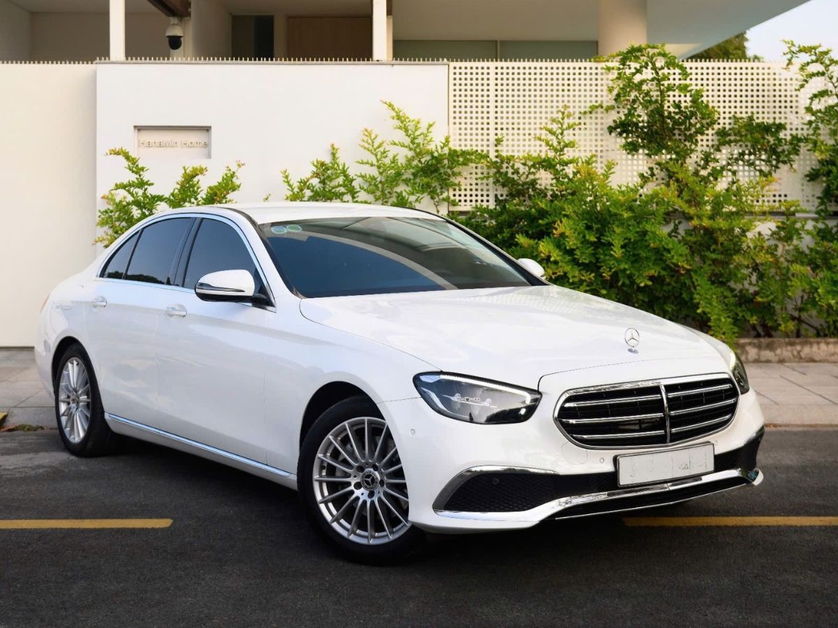 MERCEDES E200 EXCLUSIVE 2022